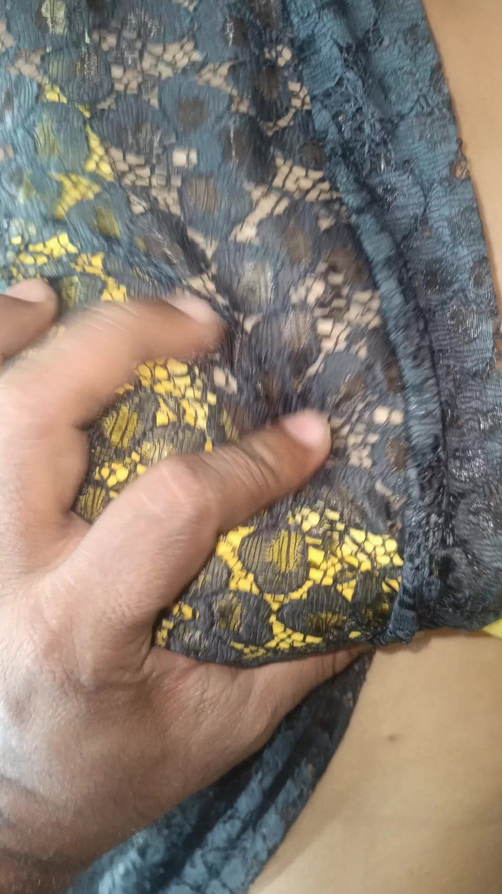 Inba: 블랙 컬러 투명 드레스