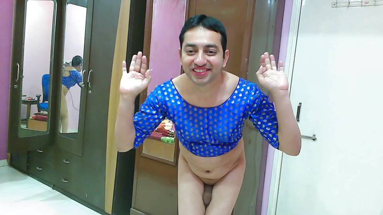 Cute & Nude Crossdresser: Солодка сіссі кроссдресссер femboy sweet lollipop в топі і шортах.