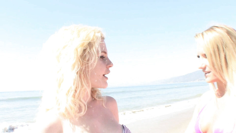 Naughty Girls: Blonda lesbiska som har oralsex efter att ha gått på...