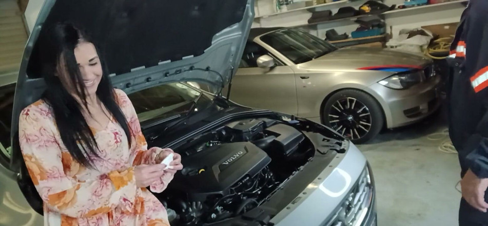 Bigjoefuckalott: Fucking the Mechanic to Fix My Car Faster