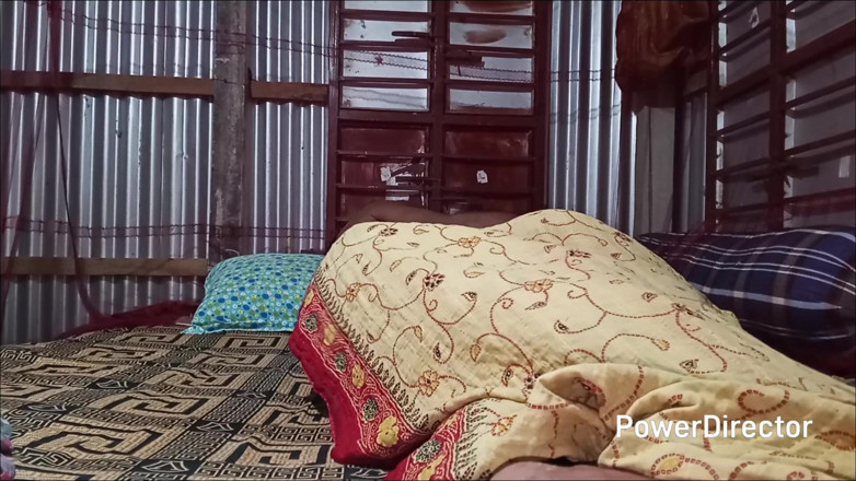SAFI TV: सौतेला बेटा सौतेली मम्मी गांड चुदाई कर रहा है गांव का घर