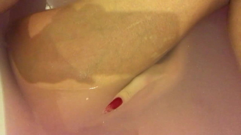 Lady Mesmeratrix Official: Chica cachonda con grandes tetas habla sucio en el baño