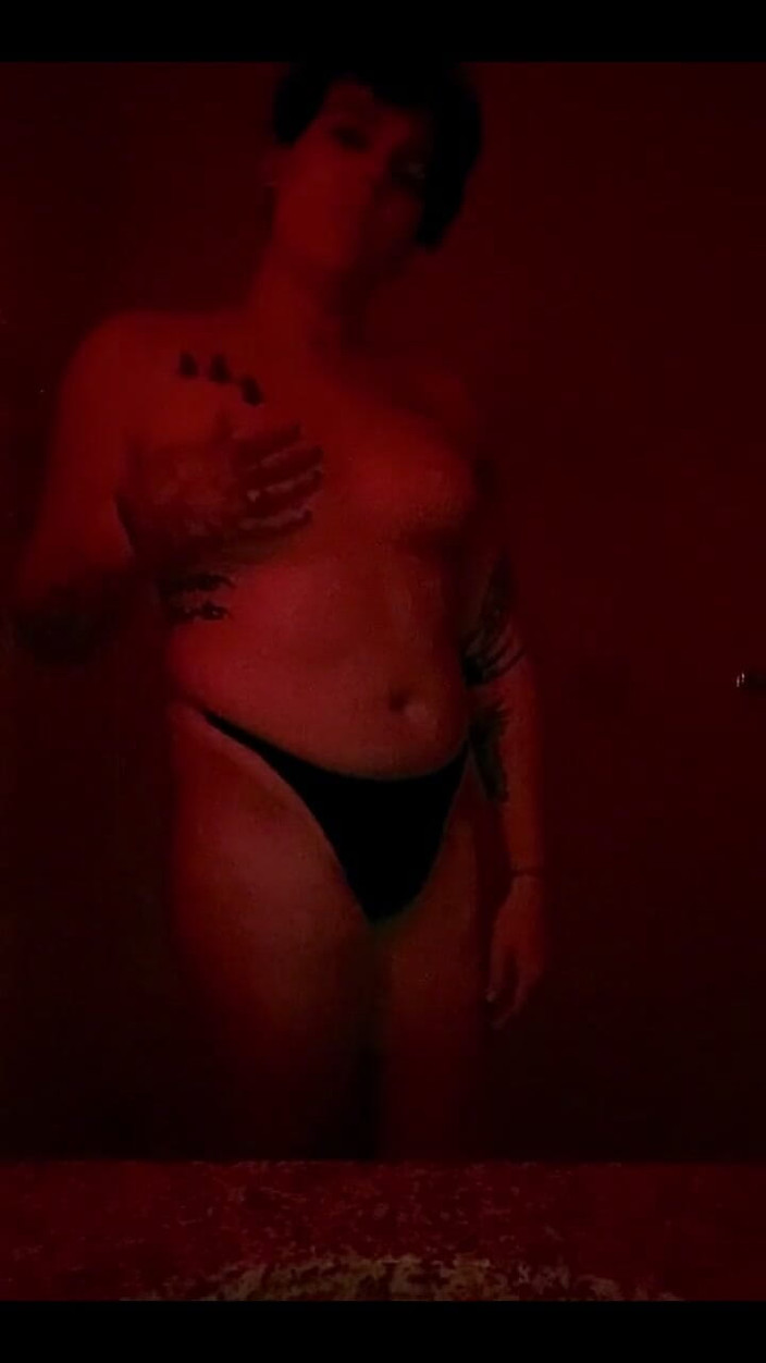 Lil Puddles: Come Help Me Get Undressed