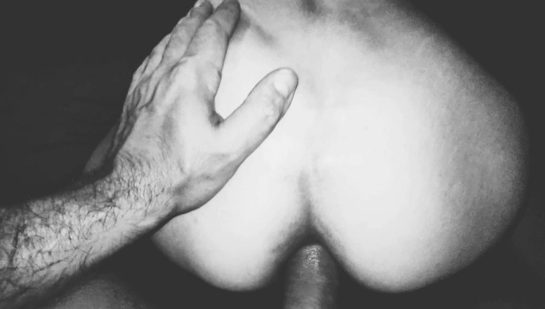 Hotlia: 흑인과 백인 애널 포르노