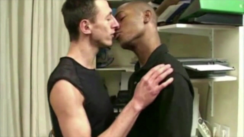 YOUNG FRENCH DUDES FUCKERS: Twink fucked by his friend in the car outdoor