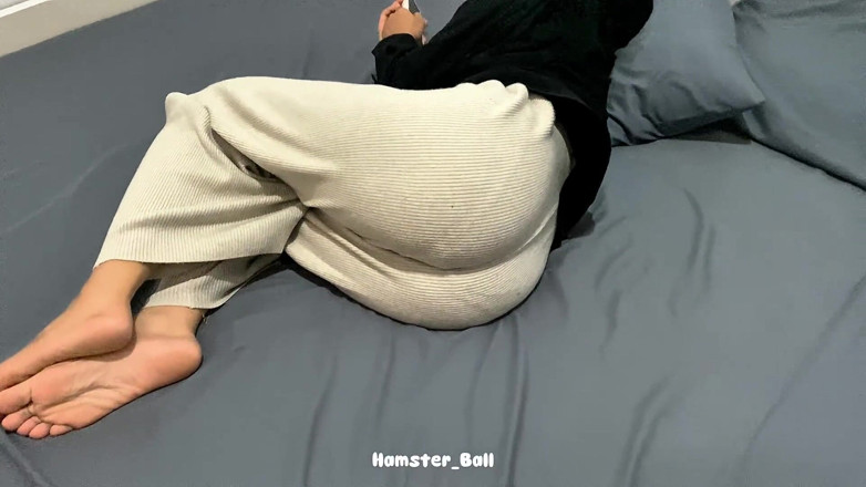 Hamster_Ball: 그녀의 방에서 내 18+ 무슬림 이복 누이를 방해