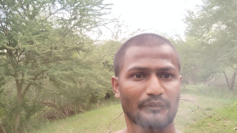 KUMBHA MANOJ KUMAR: 숲에서 검색하는 Xhard 인도