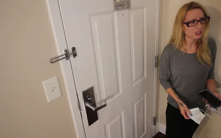 Shimmy cash: Angry Blonde White Girl Confronts Black Guy Upstairs and Gets...