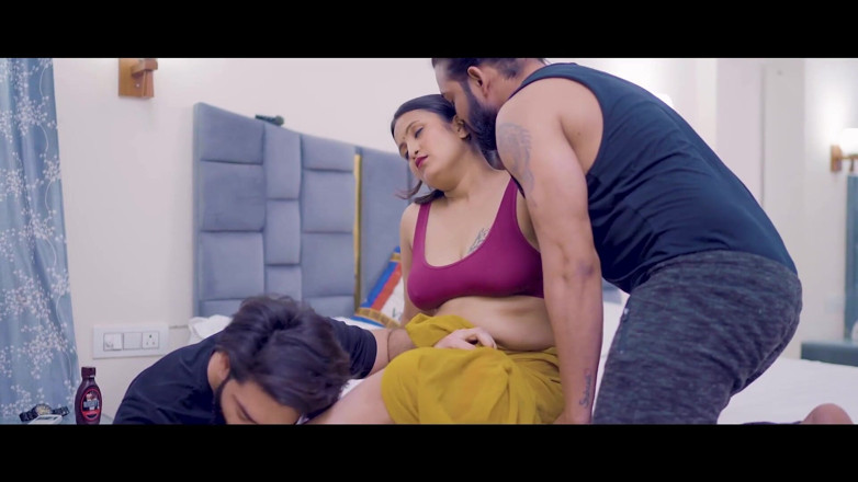 Triflicks: Секс в тройничке с домохозяйкой 2 Bhaiyon Ne Milkar Kaamwali Ke Sath Kiya
