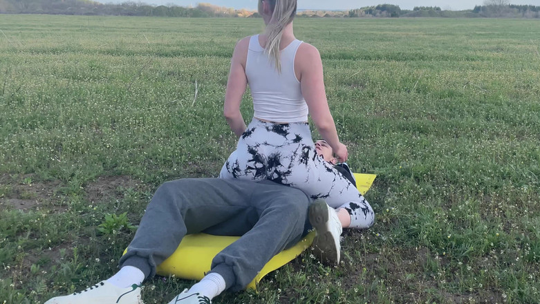 HotPrincessUA: クレイジー・チック・ミックス・レスリング:マン・オーバーパワード