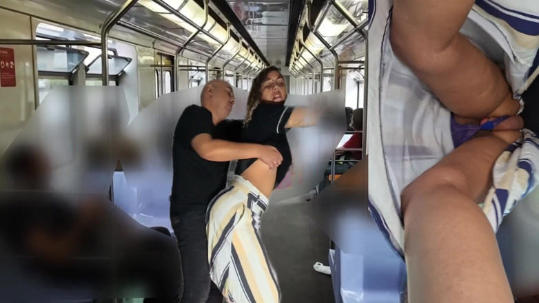 Victor SweetCoupleStories: Bepergian dengan kereta Api Menjadi Semakin Sulit.
