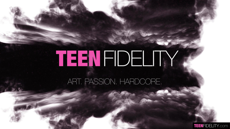 Teenfidelity: ティーンフィデリティ - ソナ・ベラが彼女の膣を満たします!