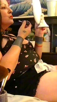 Làm trang điểm môi vịt màu đỏ son môi