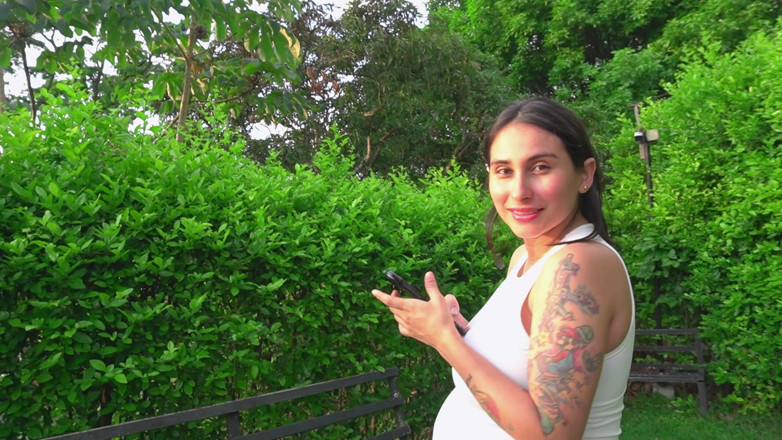 Jenifer Play: Challenge in a Park: Pregnant Girl Agrees to Use an...