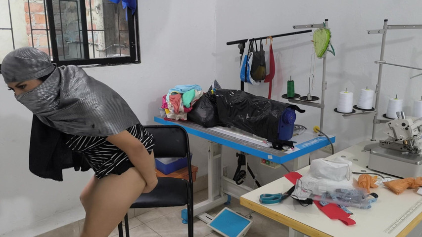 My Big Vagina Enjoys a Delicious Masturbation at My Workplace (Negrita sexy)