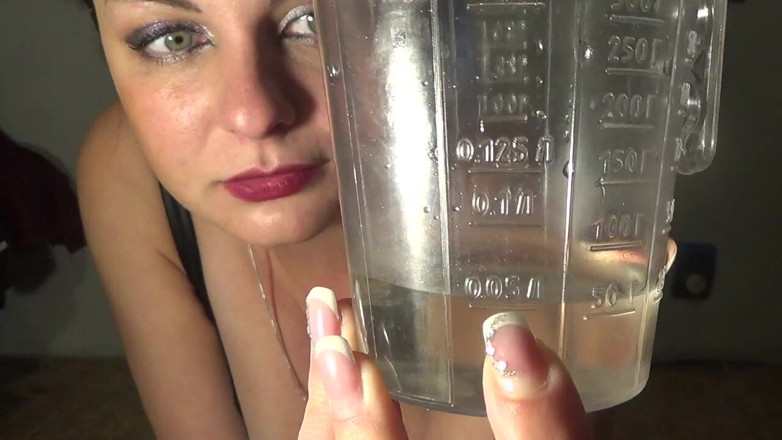 Sexy Milf: Huge Pee Challenge - Part 1 - 46 Minutes 50 Ml of Piss Every 5 Minutes