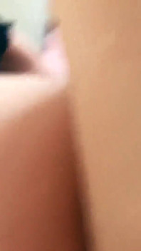 彼女はお尻に指を入れるのが好きではありません