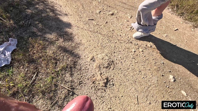 German bitch hunter: ドイツの淫乱痴女が休暇中に見知らぬ人とファックデート!