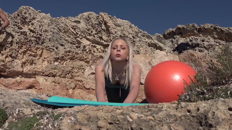 Blazing Teens: Спортивных тинок трахают во время занятий спортом!