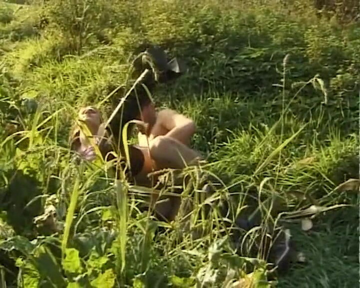 BB Video - Vintage Story: ドイツのアマチュアティーン 屋外乱交美女 アナル