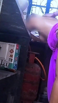 Bhabi Kitchen Me Kam Kar Rahi Thi Tab Devar Aya Aur Doggy Banake Choda
