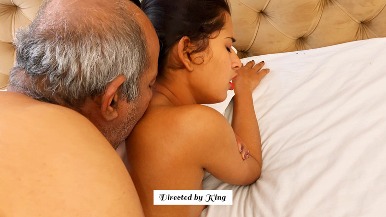 Baby Tina: Üvey baba odada Hintli üvey kızla sert seks yapıyor. Mohini 