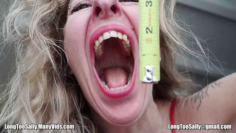 Long Toe Sally Big Buns: 널 빠는 동안 내 보지를 따먹어
