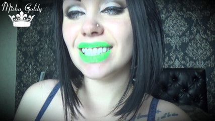 Goddess Misha Goldy: Buze verzi lucioase fosforice fascinante
