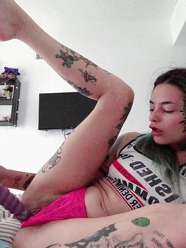 Latinxbabe: Dildo Jízda s růžovými tangami