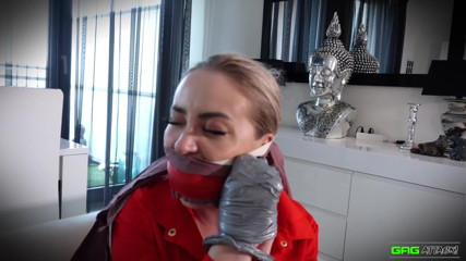Gag Attack: Aubrey - futută și legată cu bandă adezivă