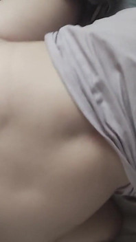 Amatör orta yaşlı seksi kadın oral seks ağzına boşalma