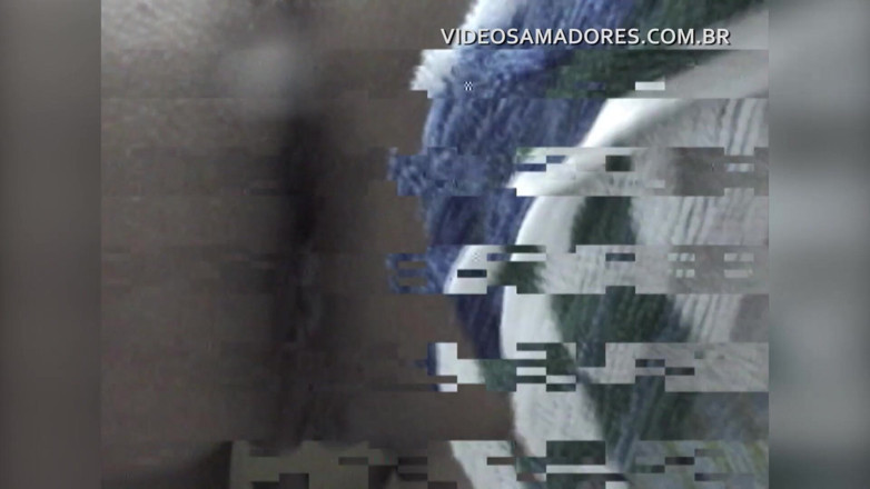 Amateurs videos: Videoclip de acasă cu o fată care își rade pizda la...