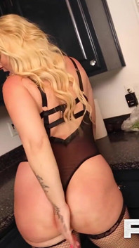 Big Booty MILF Momma Bombshell Fucked by Stud in Kitchen