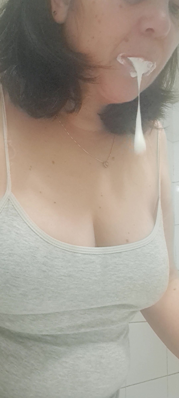 Mommy big hairy pussy: 口中的意大利面