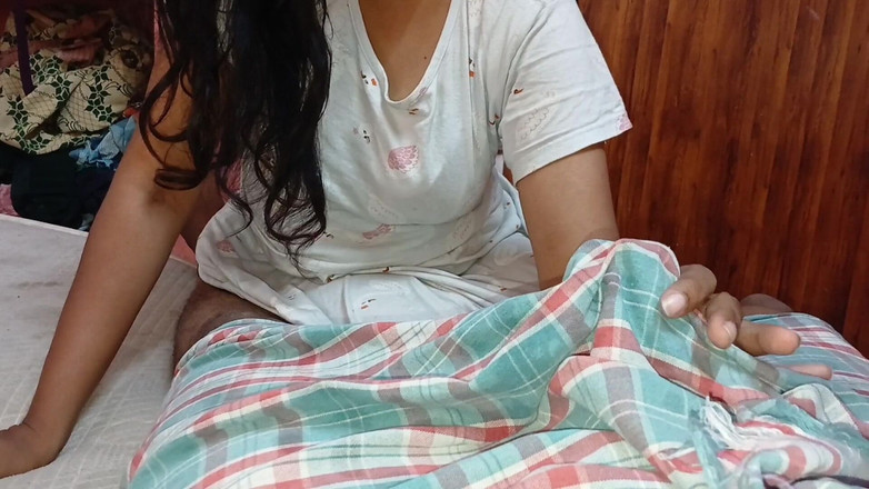 Desisexqueen: 我的老继妹太生气了，她在吮吸了我的鸡巴后平静了下来