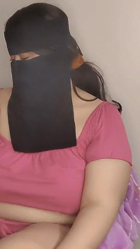 Eu chamei meu amigo para vir e cavalgar minha bunda grande em sexo árabe