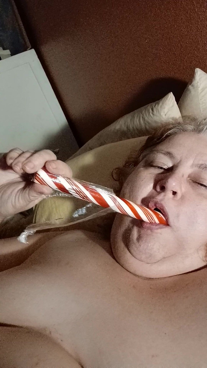 BBW nurse Vicki adventures with friends: Candy cane potěšení