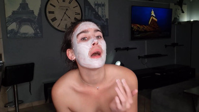 domslutfucker: Fată care îmi suge pula, primește o ejaculare facială după ce și-a...