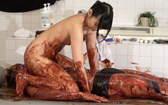 MistressLand: Wam. Studentin facesitting mit muschi mit Schokolade bedeckt und fragt,...