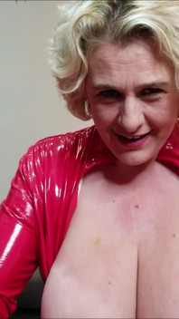 Camilla Josephine и Chazzy делают минет