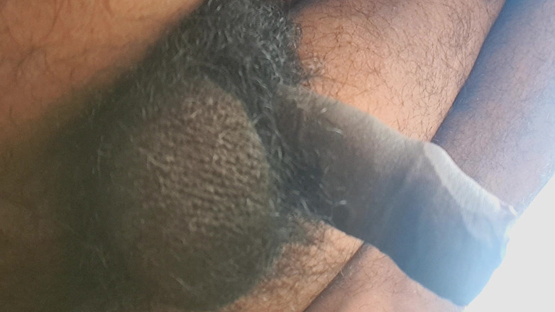 Desi_Porn_India: Băiat indian sexy care se pișă solo