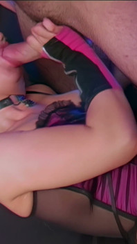 Sexy loira milf Jools Brooke dá a seu garanhão uma dança de colo para obter seu pau rock duro e redy para foder sua buceta encharcada