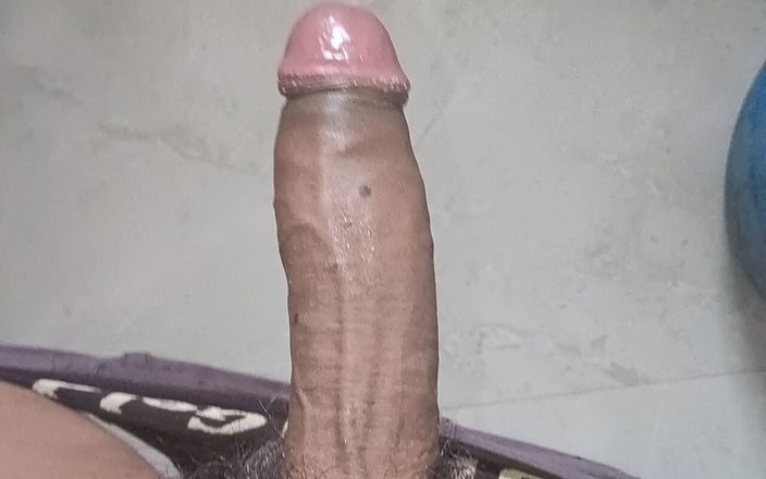 Silverbee4: Leidenschaftliche masturbation im badezimmer zum ersten mal voller sperma