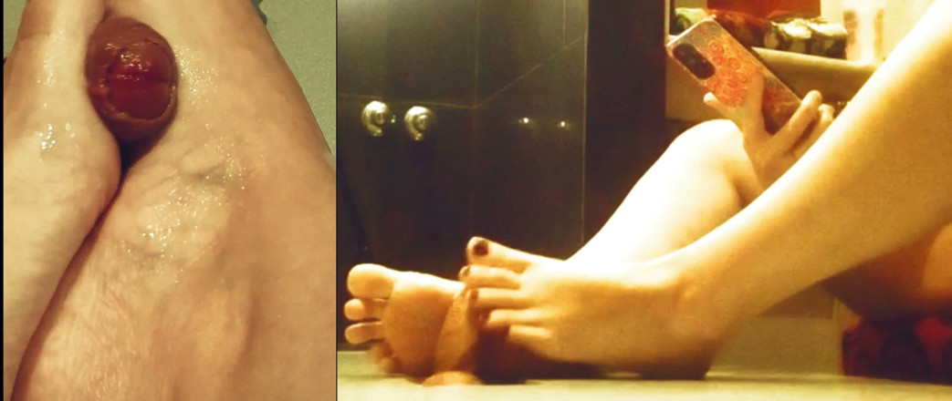 My sweet milfs: 25 Mature Woman Masturbating with Her Feet up on a...