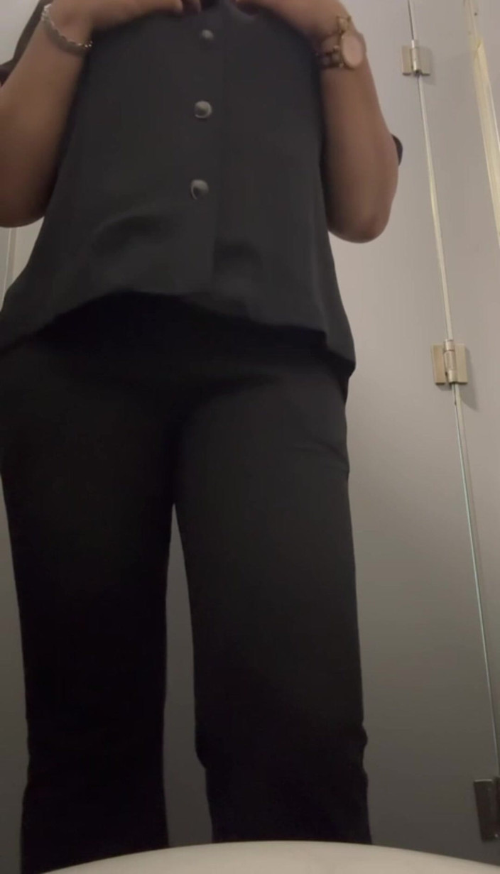 Hot Indian mommy: Desi Bhabhi Boobs Show