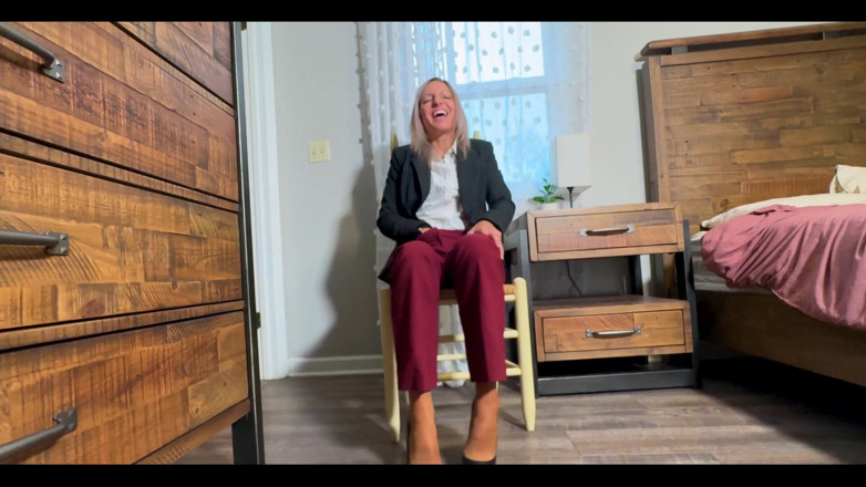 Lora Cross: Lora Cross Is a Huge-finance Business Woman