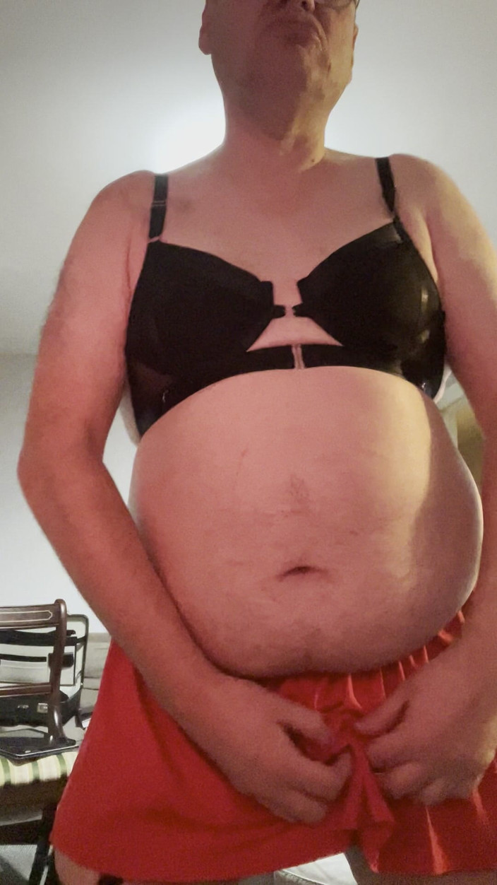 Ancient456: Il mio stretto reggiseno nero