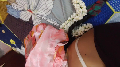 Black & white desicat: Gospodină sexy bengaleză Visakaa futută în poziția capră în sari, vedere 2