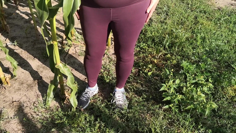 Bouncy Tits Action: Slap my tits in corn field