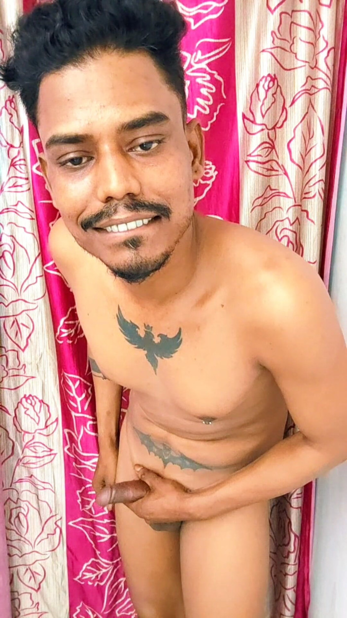 Alick Das: Ropa interior baja masturbándose